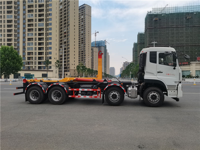 東風天龍前四后八勾臂式垃圾車