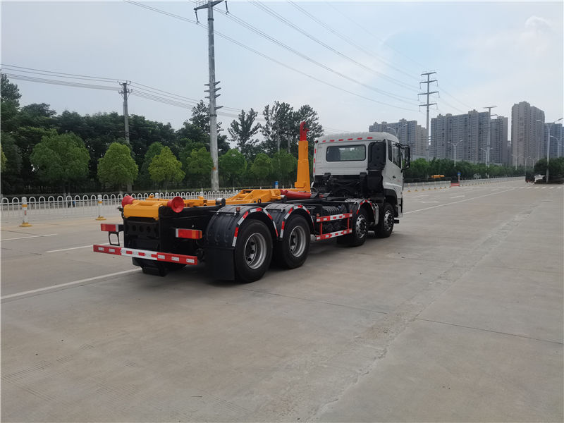 東風天龍前四后八勾臂式垃圾車