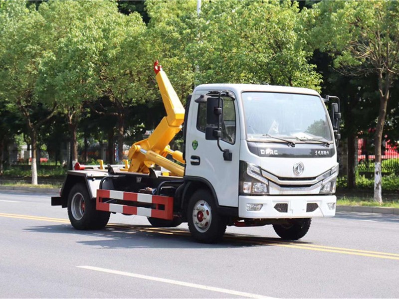 東風(fēng)多利卡勾臂式垃圾車(chē)