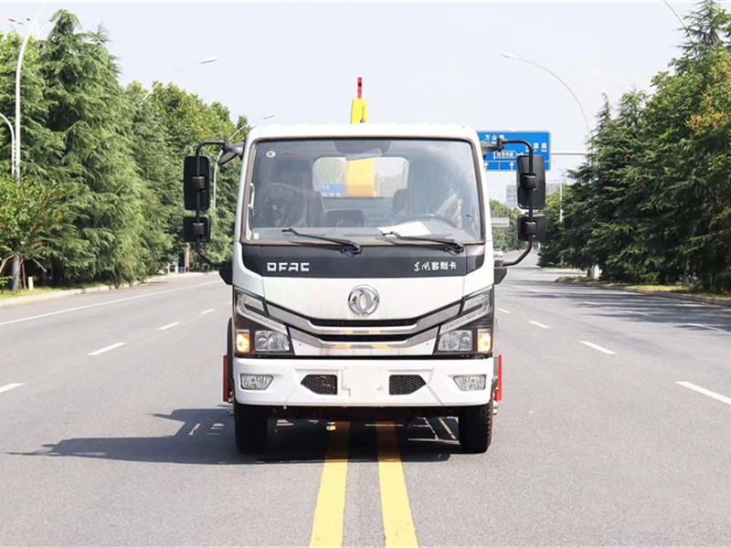 東風(fēng)多利卡勾臂式垃圾車(chē)