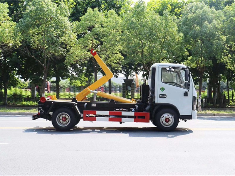 東風(fēng)多利卡勾臂式垃圾車(chē)