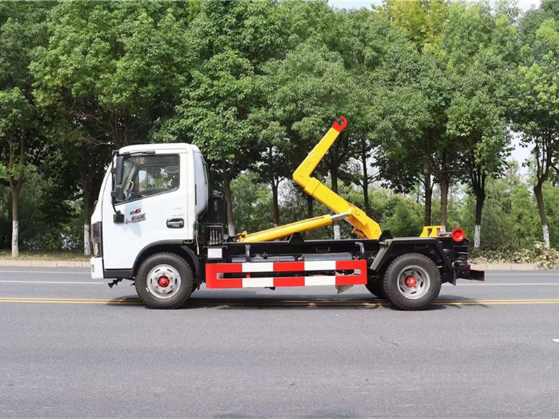 東風(fēng)多利卡勾臂式垃圾車(chē)