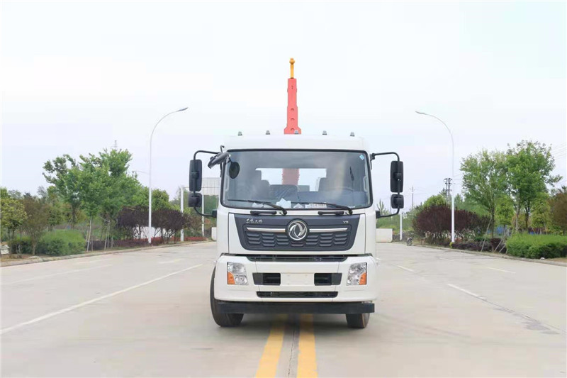 東風天錦勾臂式垃圾車